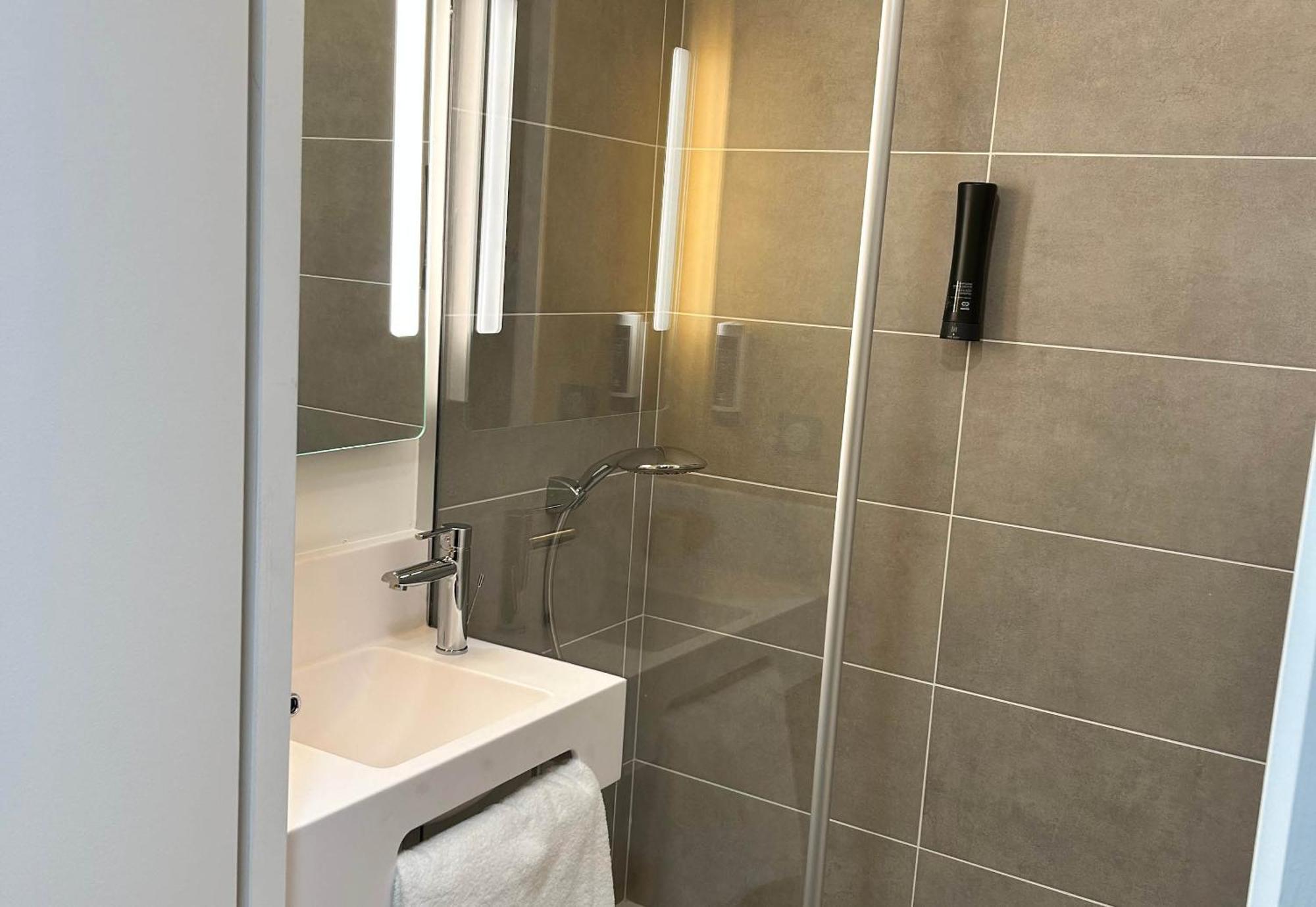 B&B Hotel Cergy Saint-Christophe Gare エクステリア 写真