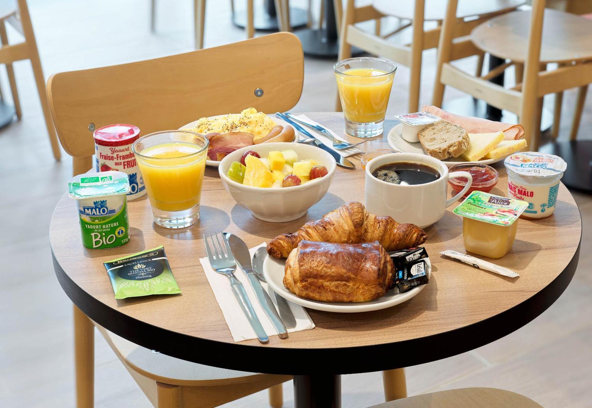 B&B Hotel Cergy Saint-Christophe Gare エクステリア 写真