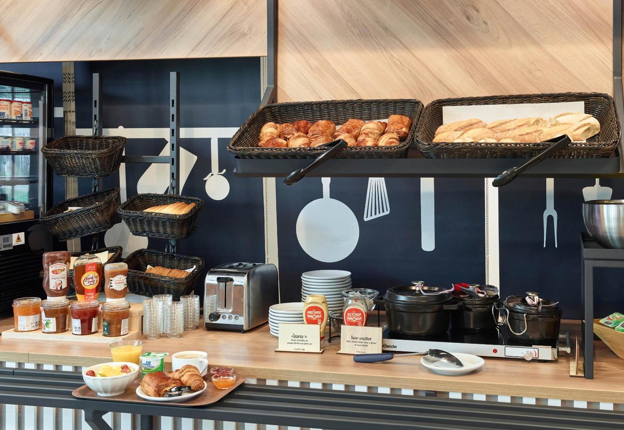 B&B Hotel Cergy Saint-Christophe Gare エクステリア 写真