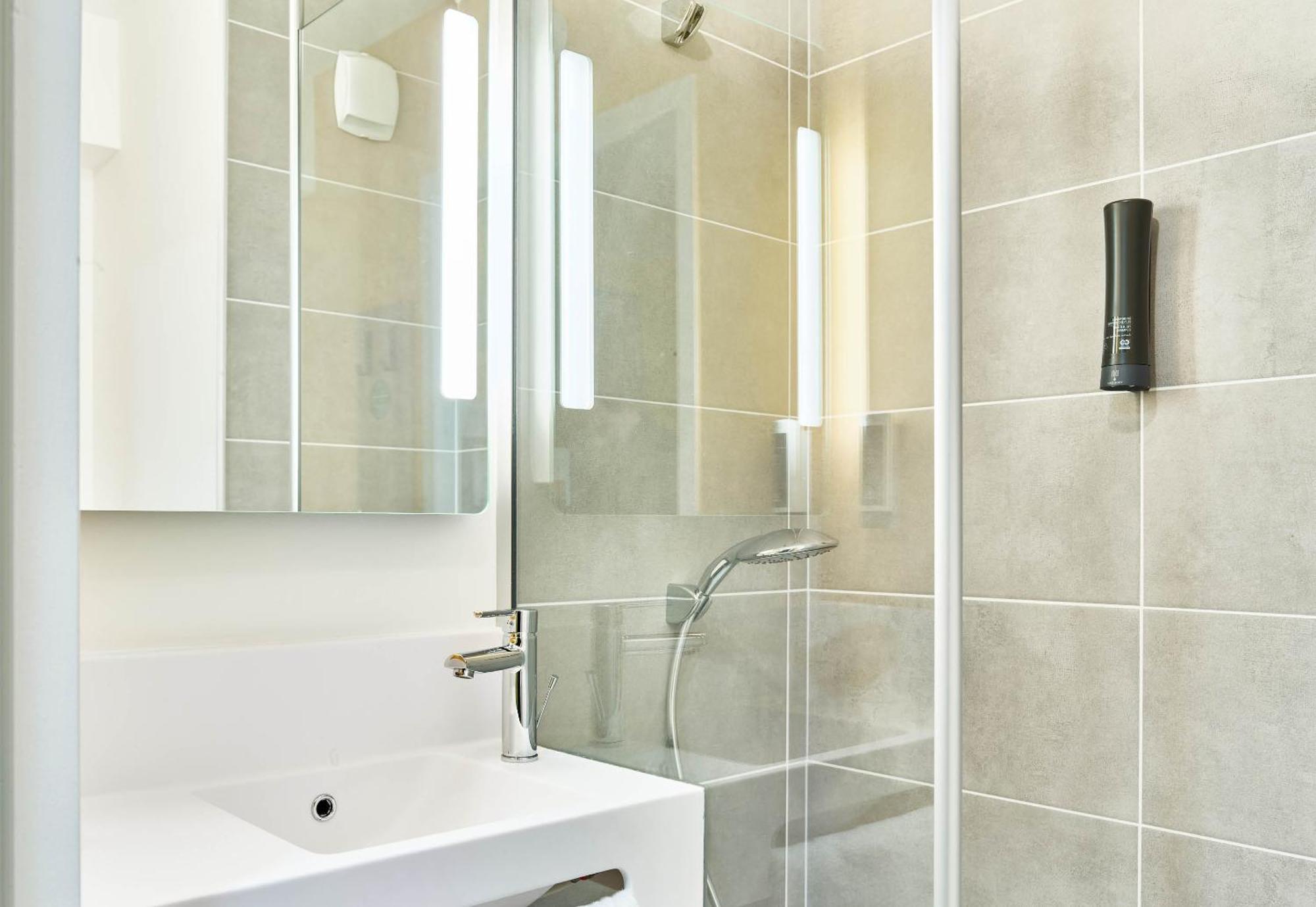 B&B Hotel Cergy Saint-Christophe Gare エクステリア 写真
